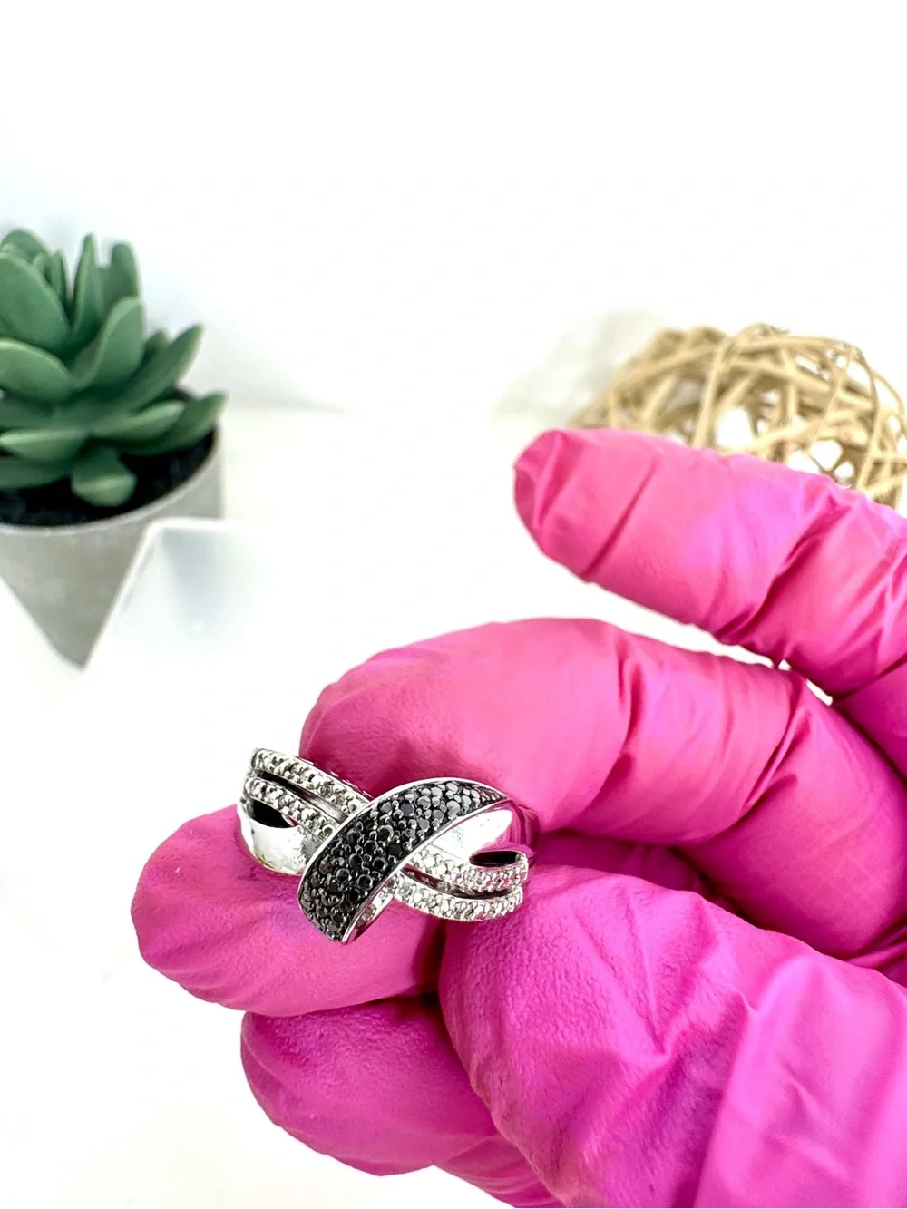 Vintage SUN 925 Sterling Silver Black & White Diamond Crossover Infinity Size 7
